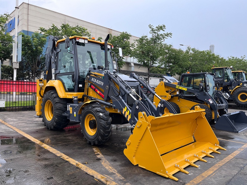 Изображение товара Экскаватор-погрузчик XCMG XC8-S2570 номер 3
